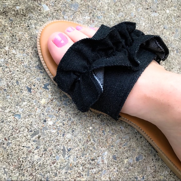 /LUCIA/ 5⭐️ Black Ruffled Slip On Sandals - Picture 2 of 6